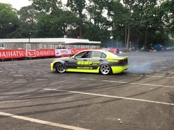 Aksi Mendebarkan Mobil Ngesot di Indonesia Automodified