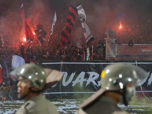 Terganggu Asap Flare, Bali United Vs Persija Sempat Dihentikan