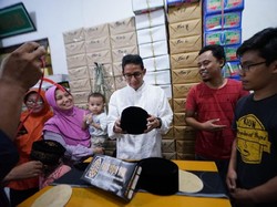 Pengusaha Peci Curhat Omzet Turun, Sandi Tawarkan OKE OCE