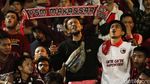 Tangisan Pendukung PSM Makassar di Stadion PTIK