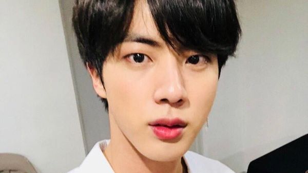 Lagi Ulang Tahun, Ini 10 Hal yang Bisa Bikin Kamu Jatuh Cinta Sama Jin BTS