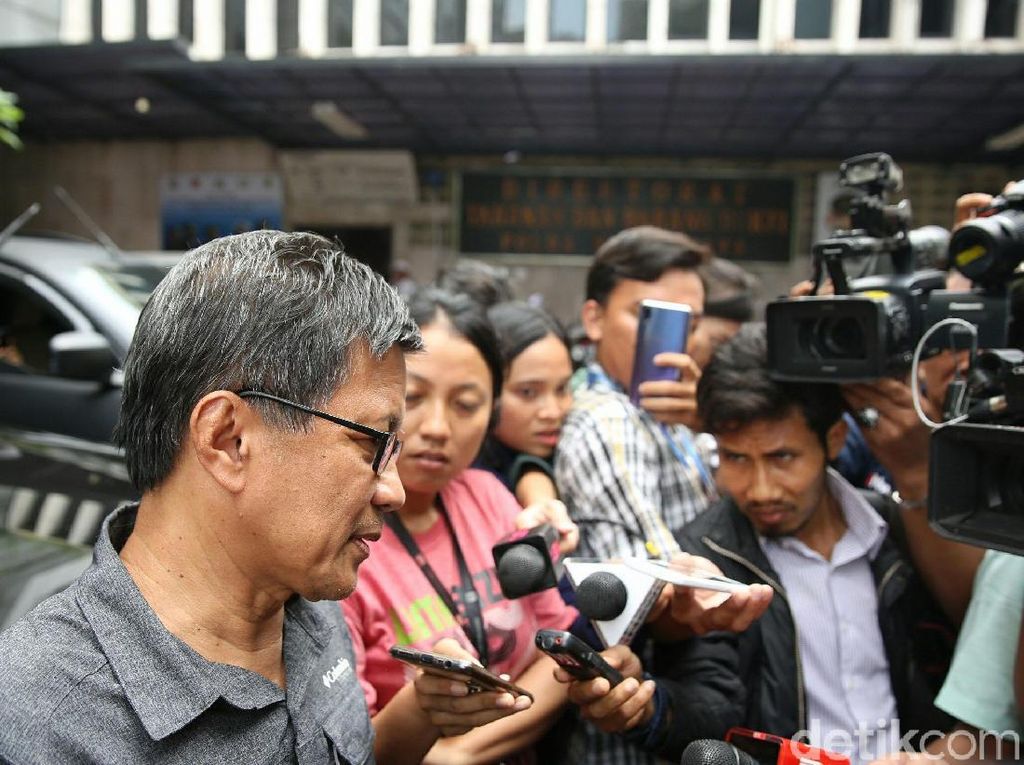 Video: Rocky Ngaku Tak Terkait Hoax Ratna, Begini Penjelasannya Video: Rocky Ngaku Tak Terkait Hoax Ratna, Begini Penjelasannya