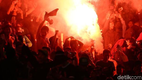 PSS Sleman Juara Liga 2, Suporter Berpesta di Pakansari