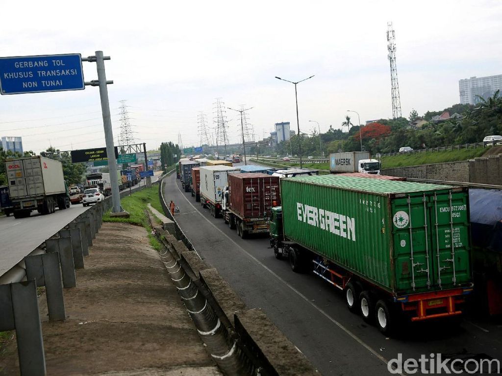 Tarif Truk Cs di Tol Bandara Turun Rp 1.500 Tarif Truk Cs di Tol Bandara Turun Rp 1.500