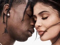 Pakai Emoji Cincin, Kode Kylie Jenner dan Travis Scott Sudah Tunangan?