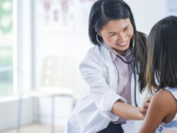 5 Dokter Anak Favorit di Jakarta Versi Pilihan Bunda 5 Dokter Anak Favorit di Jakarta Versi Pilihan Bunda