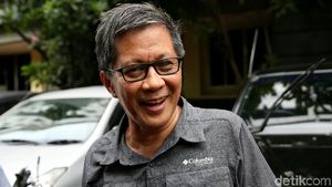 Rocky Gerung Diperiksa Polisi Terkait Kasus Hoax Ratna Sarumpaet