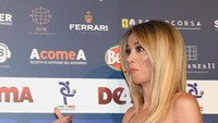 Presenter cantik di panggung Oscar Del Calcio ini bernama Diletta Leotta. Bagaimana penampilannya? (Pier Marco Tacca/Getty Images)
