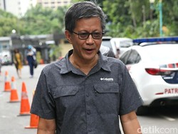 Rocky Gerung Kritik KPU-Bawaslu: Pemilu Urusan Etis, Bukan Teknis!