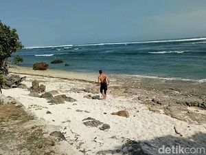 Surga Surfing Tersembunyi di Banyuwangi, Pantai Plengkung