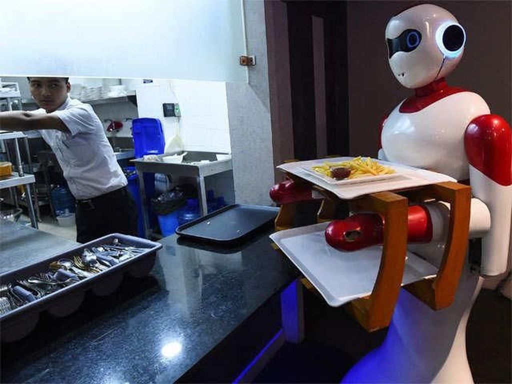 Wah, Robot di Resto Nepal Ini Layani Pengunjung dengan Cekatan!