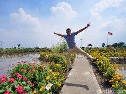 Ciaat, Ini Gaya Sandiaga Berpose di Desa Wisata Agro Lamongan