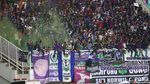 Timnya Kalah, Pendukung Persita Rusuh ke Tengah Lapangan