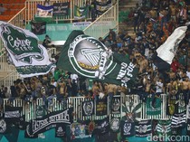 Top! Aksi Fans PSS Sleman Disorot Penyanyi Metal Legendaris