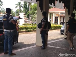 Dilaporkan Menyuap Hakim, Ruang Kerja Bupati Jepara Digeledah KPK