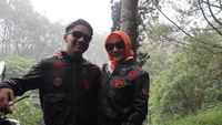 7 Foto Kedekatan Istri Ridwan Kamil dan Putra Sulungnya