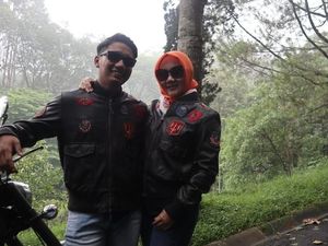 7 Foto Kedekatan Istri Ridwan Kamil dan Putra Sulungnya