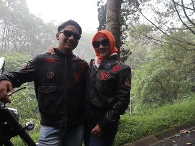 7 Foto Kedekatan Istri Ridwan Kamil dan Putra Sulungnya