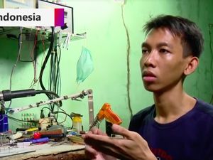 Video: Ahmad, Penyandang Disabilitas yang Jago Rakit Robot