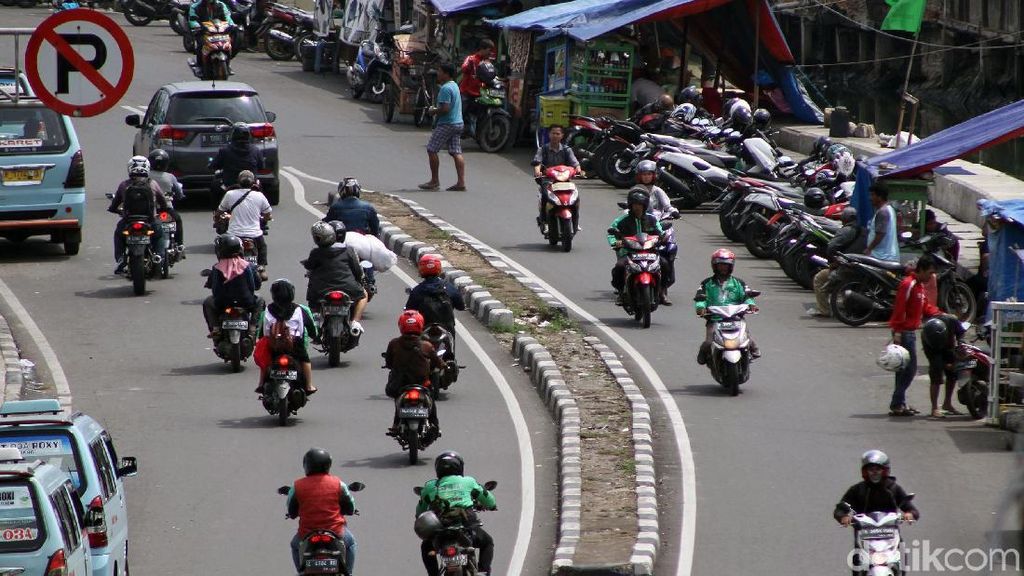 Baru Sebulan Dirazia, PKL di Jalan Tanjung Selor Menjamur Lagi Baru Sebulan Dirazia, PKL di Jalan Tanjung Selor Menjamur Lagi