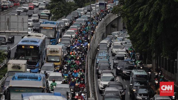 Kemacetan di jalanan ibu kota yang disebabkan penggunaan kendaraan pribadi.