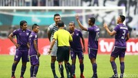 Pada menit ke-57, tekel keras Amri Alamsyah kepada Siswanto yang berujung kartu merah. Para pemain Persita melakukan protes kepada wasit.