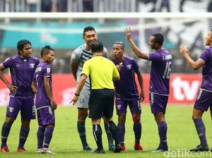 Pelatih Persita Kritik Kepemimpinan Wasit Pelatih Persita Kritik Kepemimpinan Wasit
