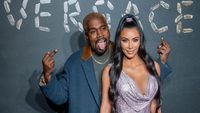 Langka! Pose Konyol Kanye West saat bersama Kim Kardashian