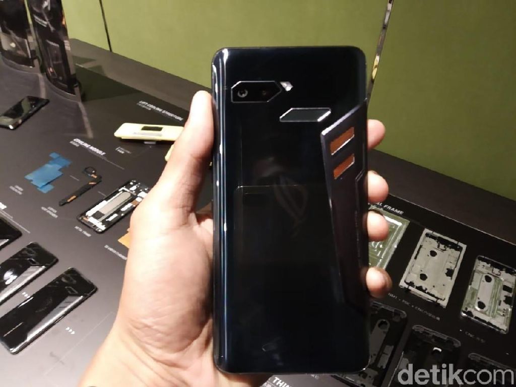 Bocoran Spesifikasi dan Wujud Asus ROG Phone Anyar Bocoran Spesifikasi dan Wujud Asus ROG Phone Anyar
