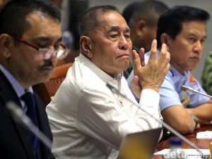 Menhan soal TNI Dikeroyok Jukir: Melawan Aparat Harus Dihukum Menhan soal TNI Dikeroyok Jukir: Melawan Aparat Harus Dihukum