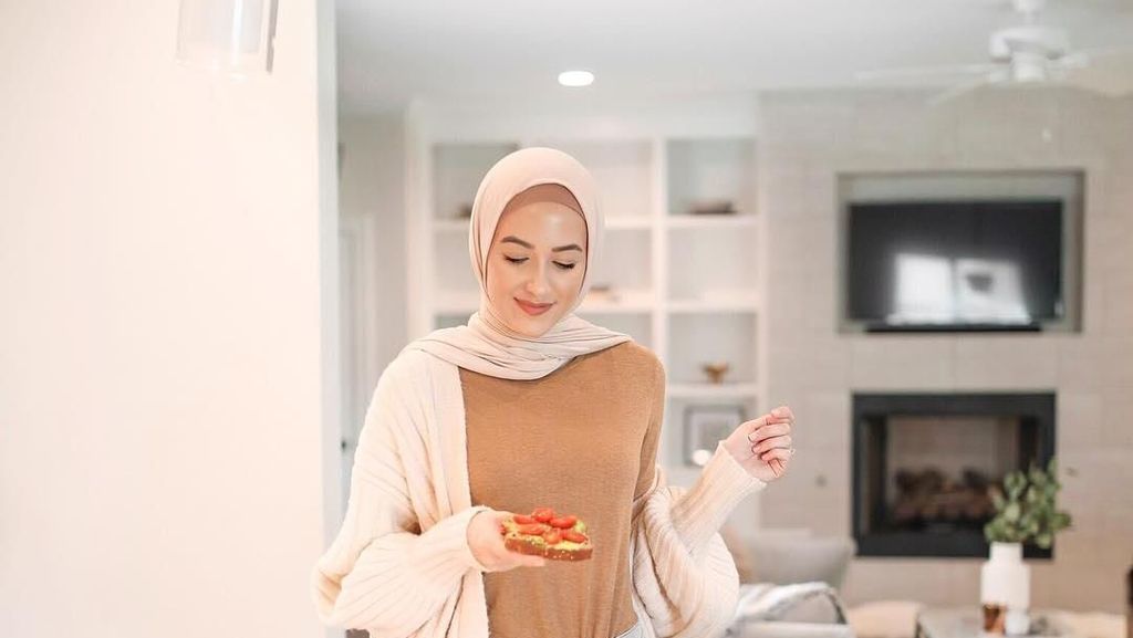 Gaya Ngeteh dan Sarapan Mewah Leena Asad, Hijaber Cantik dari AS Gaya Ngeteh dan Sarapan Mewah Leena Asad, Hijaber Cantik dari AS