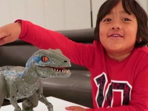 Raup Penghasilan Rp 314 M, Bocah 7 Tahun Jadi YouTuber Terkaya Raup Penghasilan Rp 314 M, Bocah 7 Tahun Jadi YouTuber Terkaya