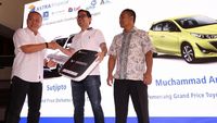 Penyerahan Hadiah Astra Financial
