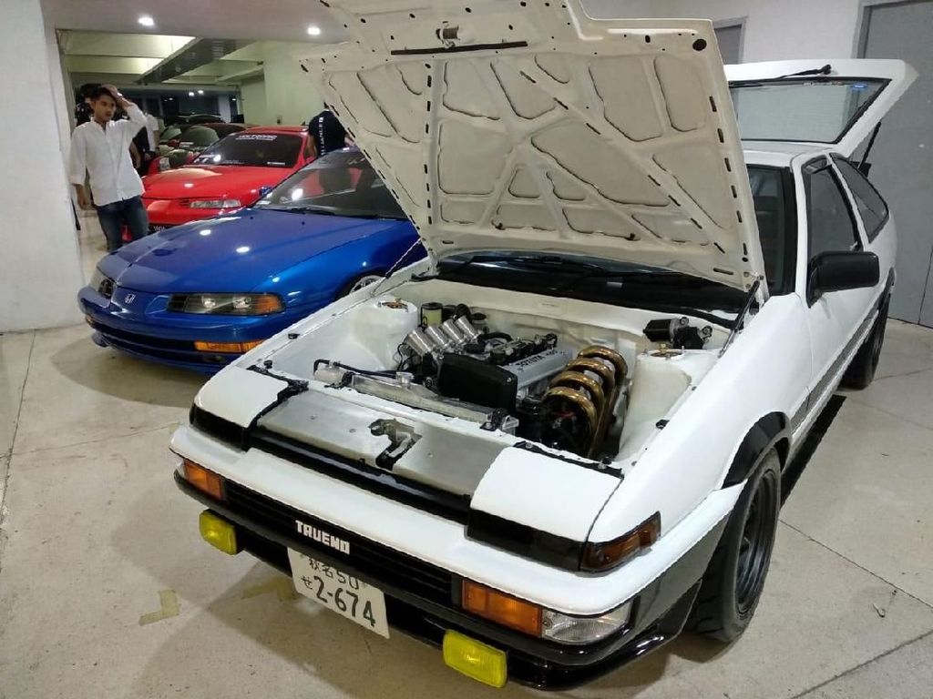 Toyota AE86 Trueno Ini Dimodifikasi Mirip dalam Film Initial D Toyota AE86 Trueno Ini Dimodifikasi Mirip dalam Film Initial D