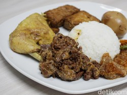Ada Mie Aceh dan Gudeg Jogja Enak di Sini