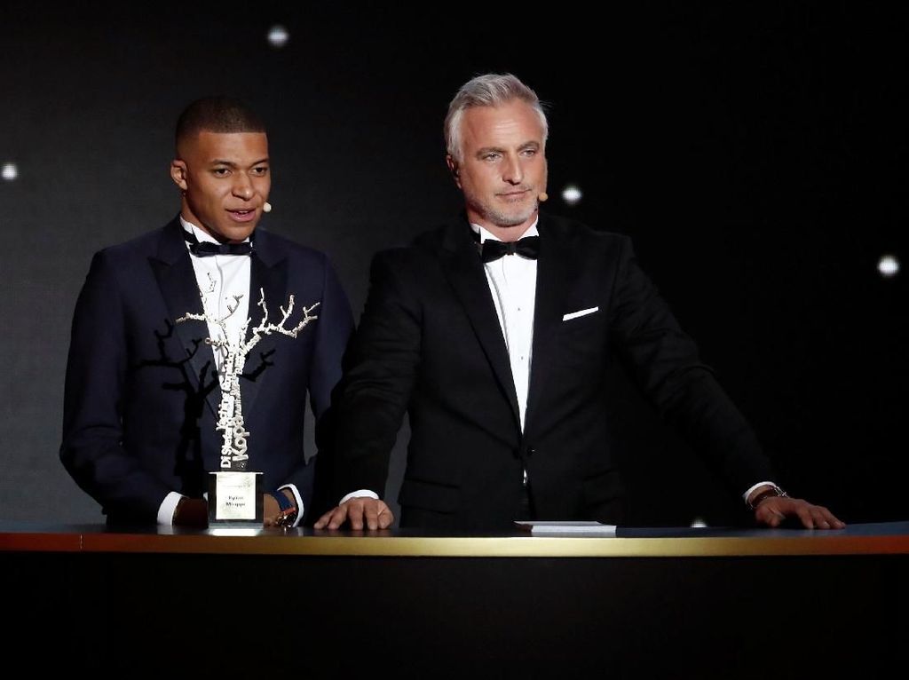 Kylian Mbappe Dianugerahi Kopa Trophy 2018 Kylian Mbappe Dianugerahi Kopa Trophy 2018