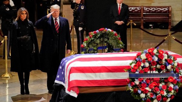 Penghormatan Terakhir Trump untuk Mantan Presiden Bush Senior