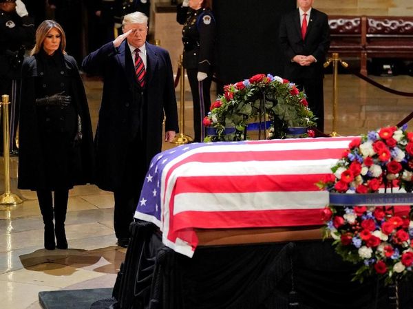 Penghormatan Terakhir Trump untuk Mantan Presiden Bush Senior