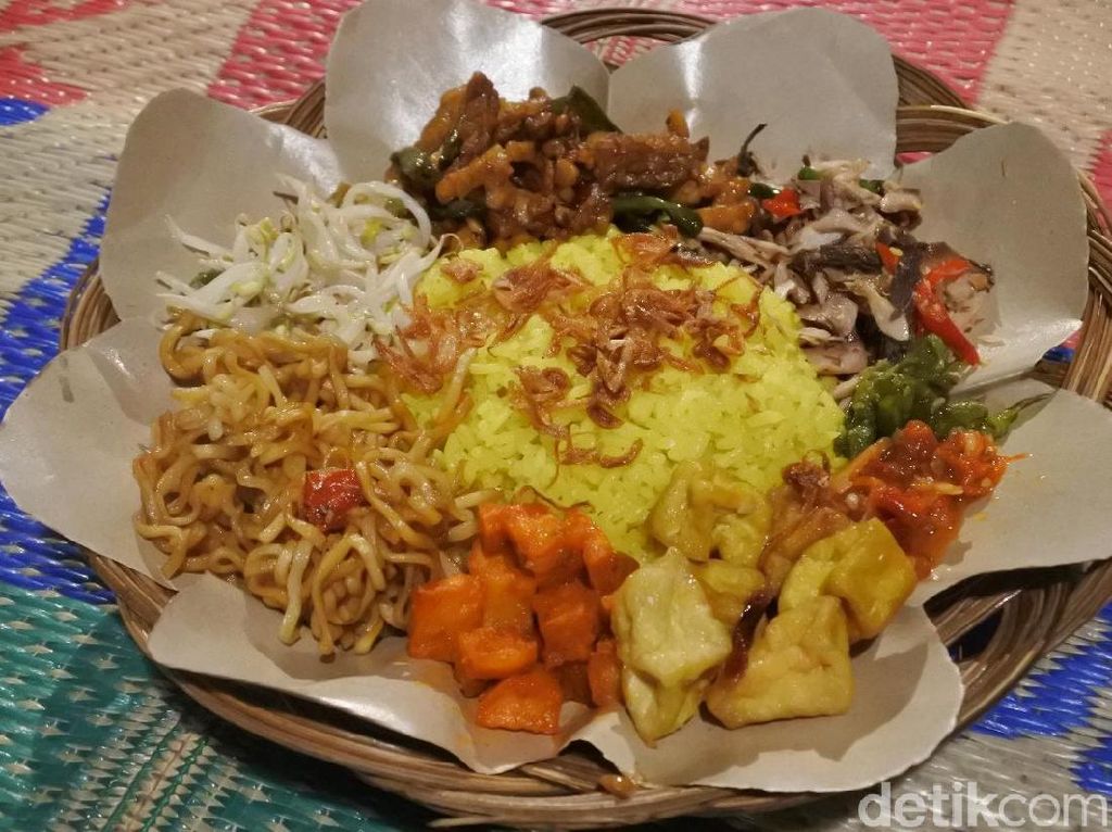 Nasi Begadang: Gurih Pedas Nasi Kuning Ambon dengan Suwiran Ikan Cakalang Nasi Begadang: Gurih Pedas Nasi Kuning Ambon dengan Suwiran Ikan Cakalang