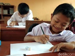 Usai Bertemu Jokowi, Adul Kembali Bersekolah dengan Semangat