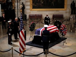 Bush Senior Dimakamkan Setelah Penghormatan 4 Hari