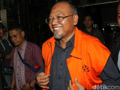 Senyum Bupati Malang Nonaktif Rendra Kresna Usai Diperiksa KPK