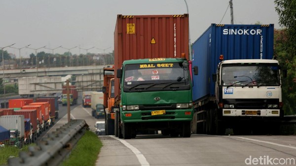 Truk Angkut Barang Ekspor Impor Tetap Bisa Jalan Selama Nataru