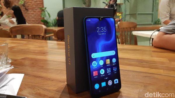 Unboxing Realme U1, Ponsel Buat Generasi Selfie
