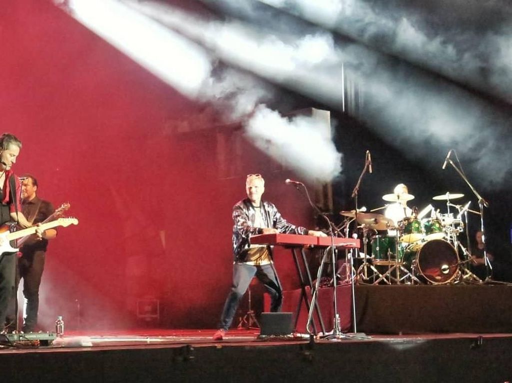 Panitia Siapkan Keintiman dalam Konser MLTR di Semarang Panitia Siapkan Keintiman dalam Konser MLTR di Semarang