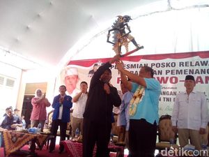 Lewat BPN, Relawan Kudus Titip 2 Wayang Ini untuk Prabowo-Sandi