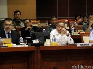 Menhan Ryamizard Ryacudu Bahas Pertahanan Indonesia-Spanyol di DPR