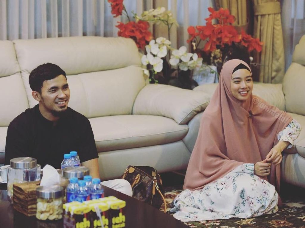 Sebelum Resepsi, Hulaefi dan Lindswell Dikunjungi Chacha Frederica Sebelum Resepsi, Hulaefi dan Lindswell Dikunjungi Chacha Frederica