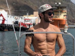 Foto: Oliver Baggerman, Model Ganteng Spanyol yang Suka Selfie di Pantai