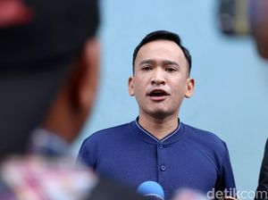 Ruben Ngakak Geprek Bensu Disebut Jadi Catering Nikah Syahrini-Reino Ruben Ngakak Geprek Bensu Disebut Jadi Catering Nikah Syahrini-Reino